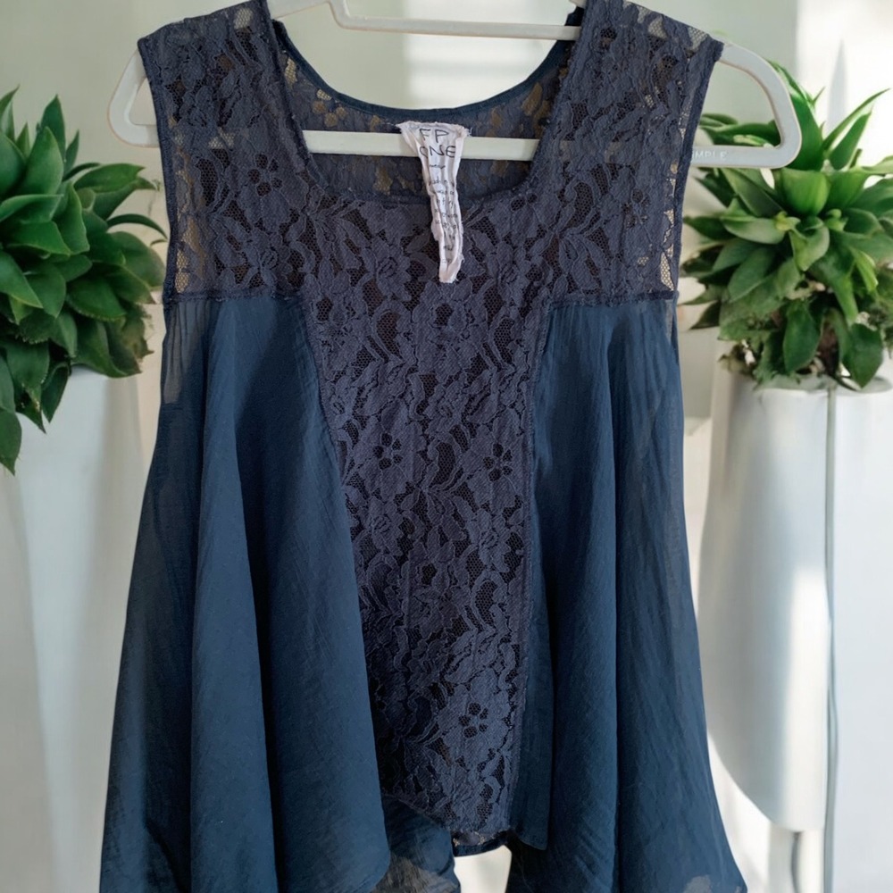 FP ONE Lace Inset Tank Top Flowy Sleeveless Blouse Navy Blue‎ Medium